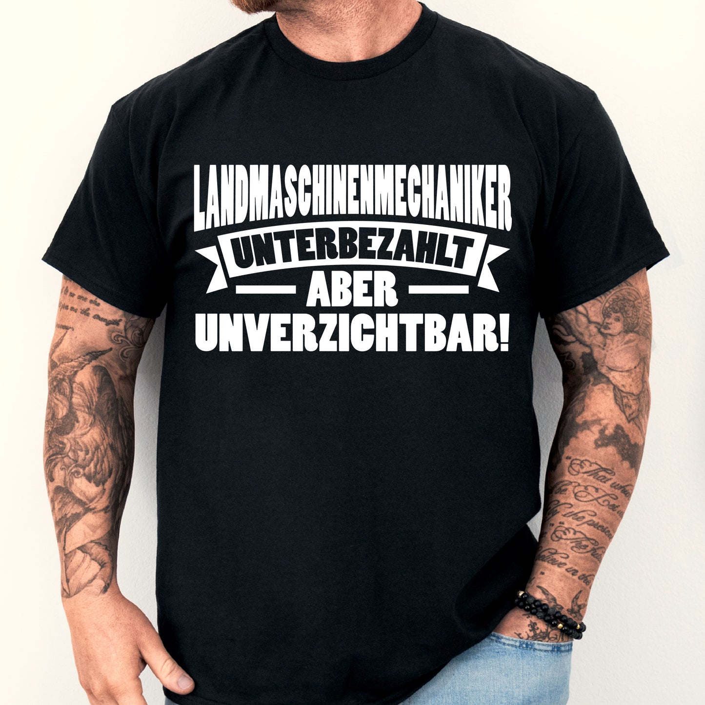 Design eines T-Shirts mit der Aufschrift 'Landmascenmechaniker Shirt | aber unverzichtbar Mechaniker Geschenk Landmascen Landmacenmechaniker', abgebildet ist ein Mann.