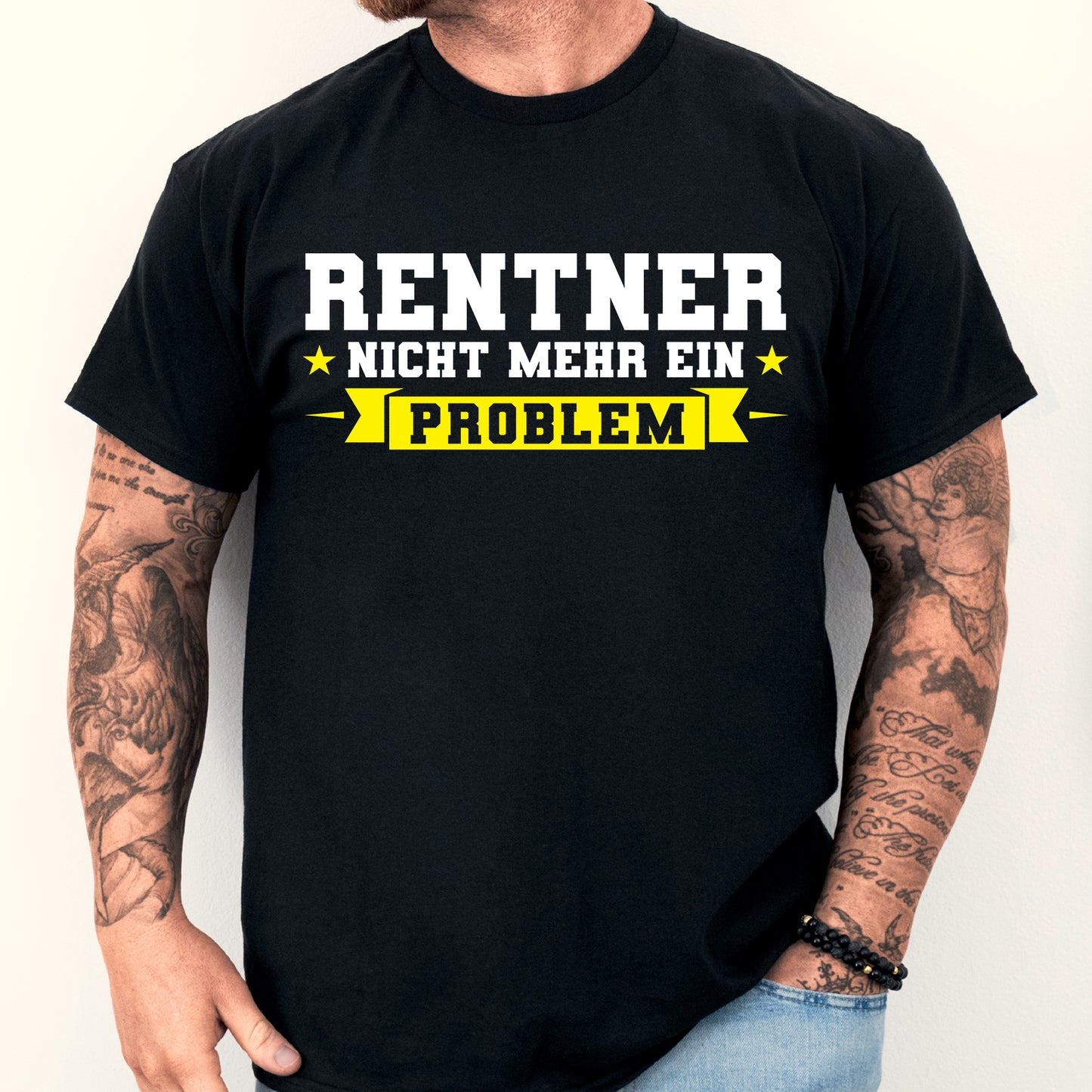 Design eines T-Shirts mit der Aufschrift "Rentner Shirt | nicht mehr ein Problem Rente Geschenk Ruhestand" und einem abgebildeten Mann.