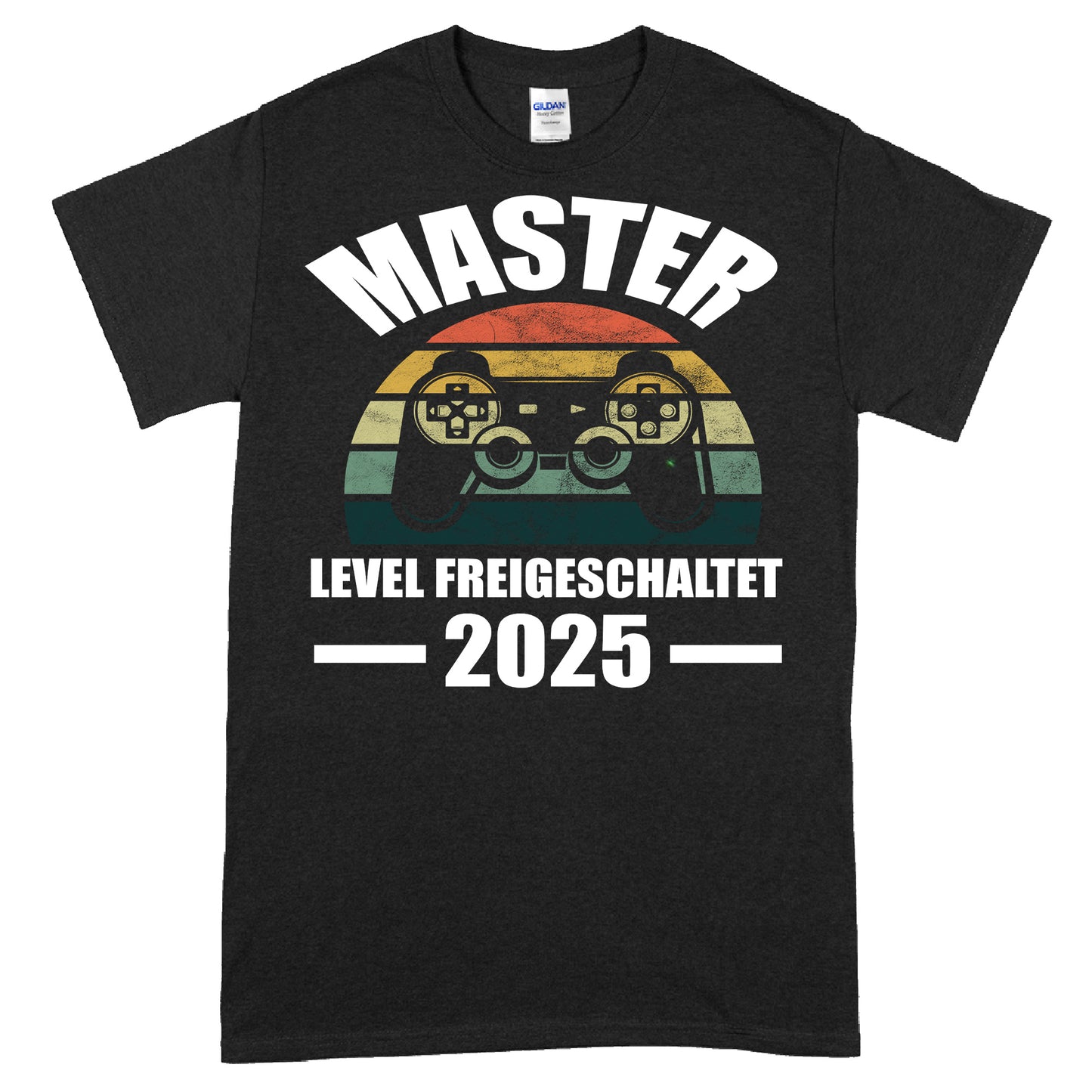 Design eines T-Shirts mit der Aufschrift "Master Shirt | Level freigeschaltet 2025 Masterbief" in stilisierter Schrift.