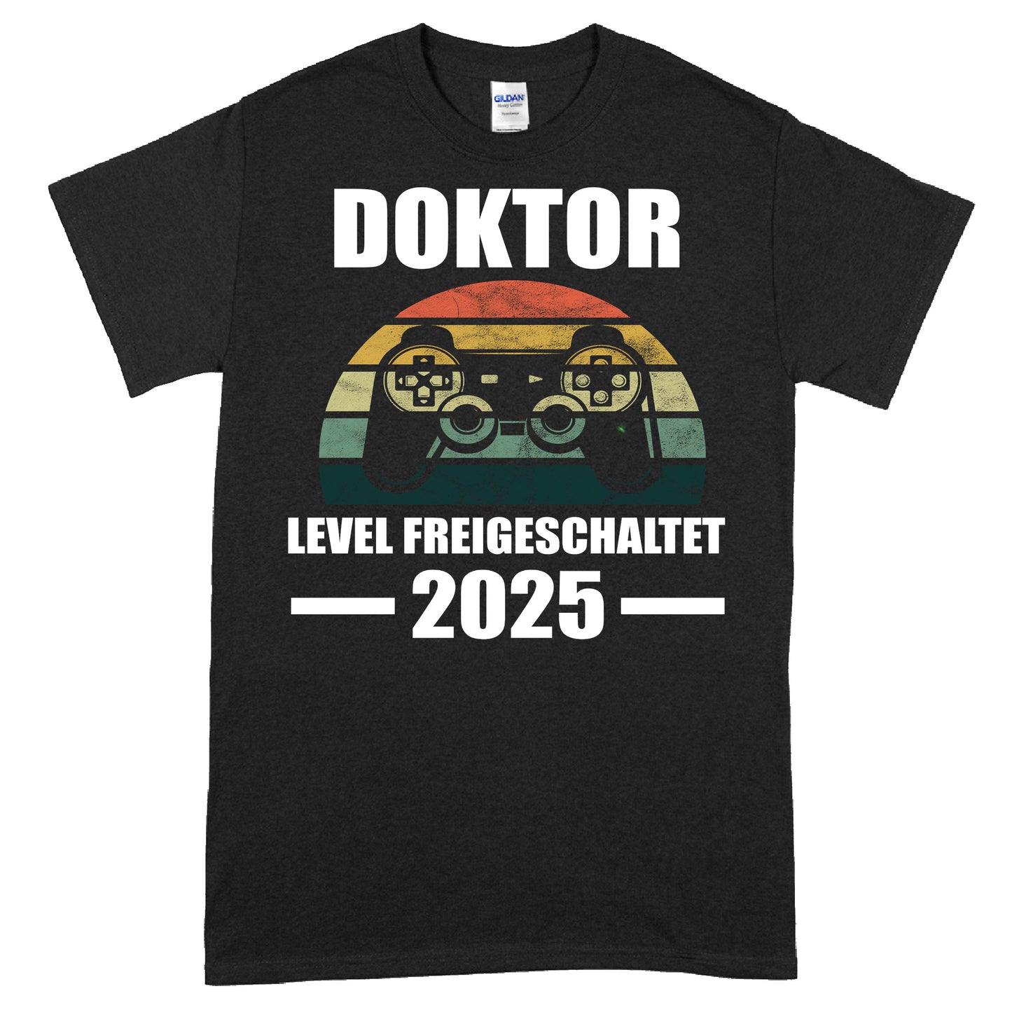 Design eines T-Shirts mit der Aufschrift "Level freigeschaltet 2025 Doktorant" in verspielter Schrift.