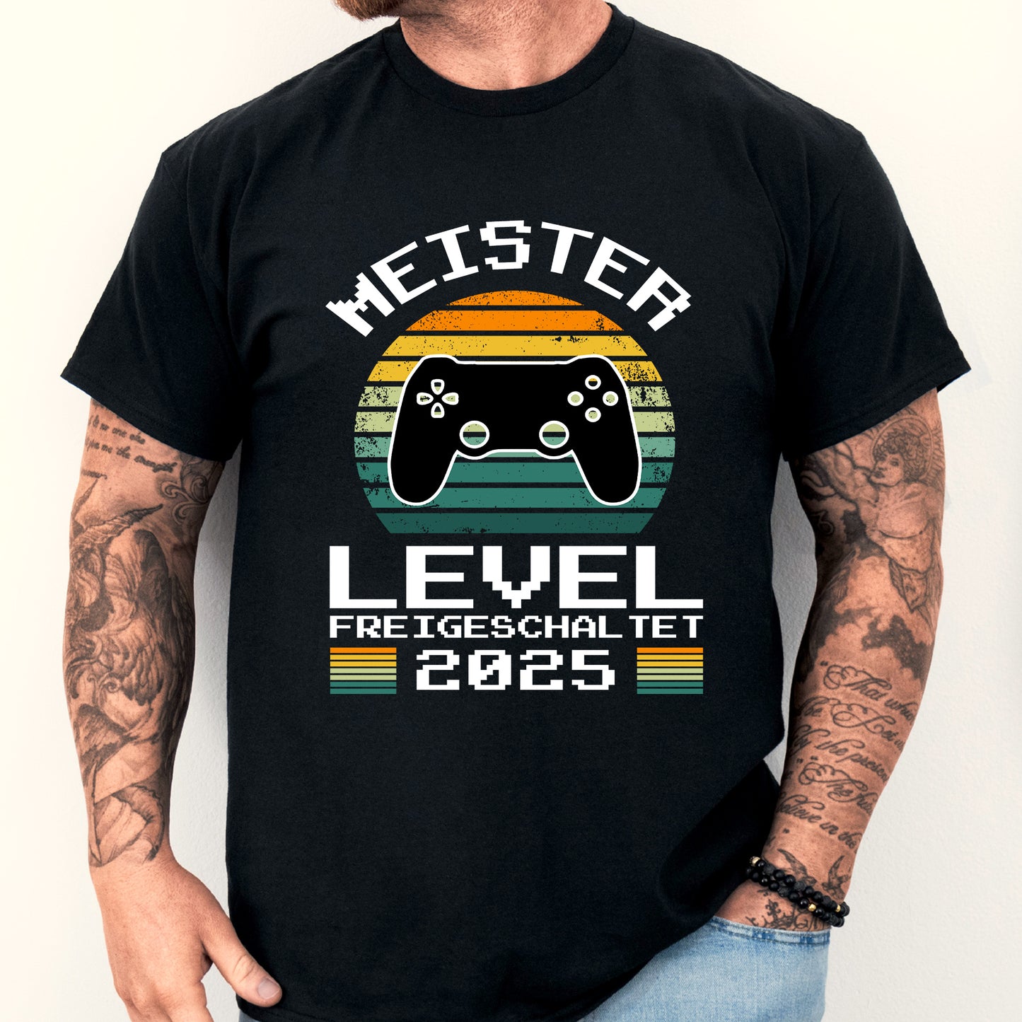 Meister Shirt mit der Aufschrift "Level freigeschaltet 2025 Meisterbrief"