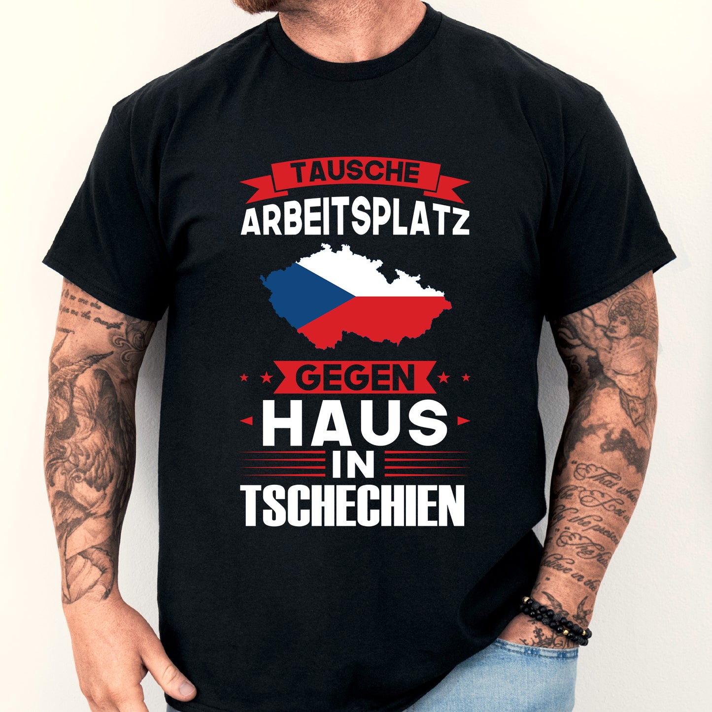 Mann trägt ein T-Shirt mit der Aufschrift "Tschechien Shirt | tausche Arbeitsplatz Geschenk Tschechisch".