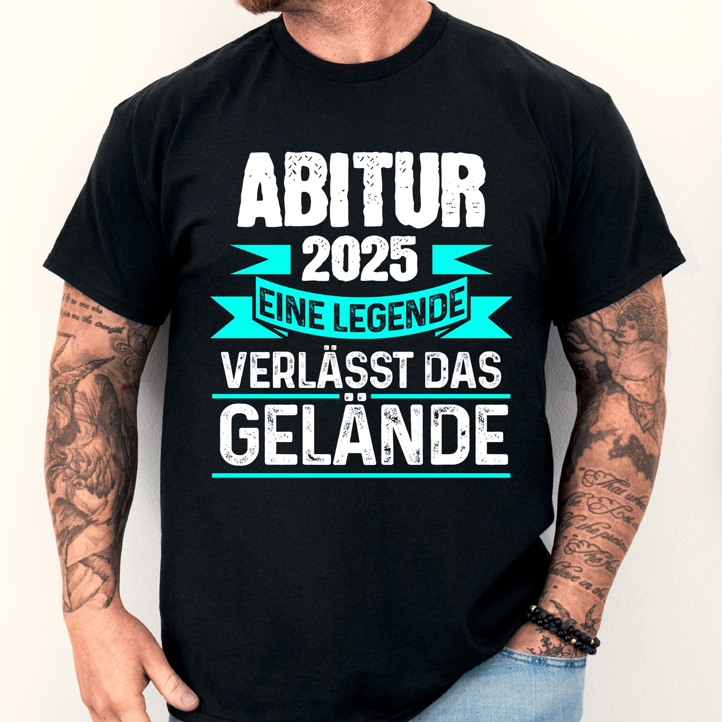 Abitur Shirt 2025 mit dem Slogan "Eine Legende verlässt das Gelände Aitur"
