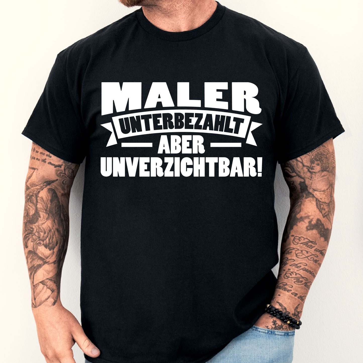 Mann trägt ein kreatives T-Shirt mit der Aufschrift "Maler Shirt | aber unverzichtbar Geschenk Künstler Malen".
