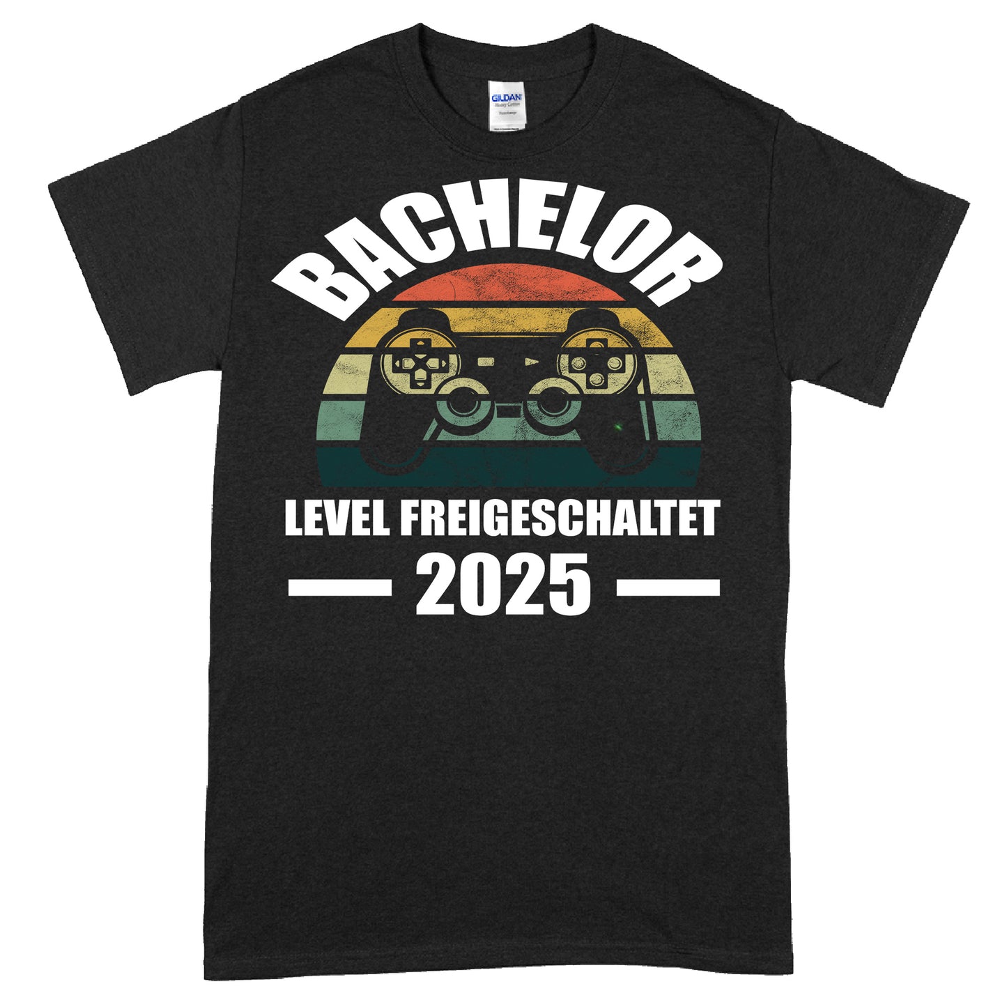 Design eines T-Shirts mit dem Text "Bachelor Shirt | Level freigeschaltet 2025 Bechalor Bechalorbief" in verspielter Schrift.