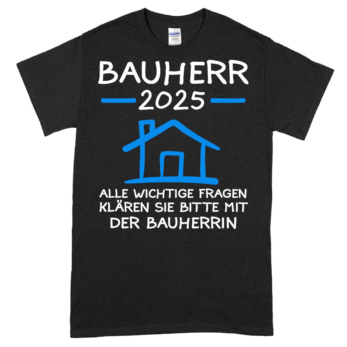 Design eines T-Shirts mit dem Text "Bauherr T-shirt | 2025 alle wichtige Fragen klären sie bitte mit der Bauherrin Bauen Traum Haus Shirt" in moderner Schrift.