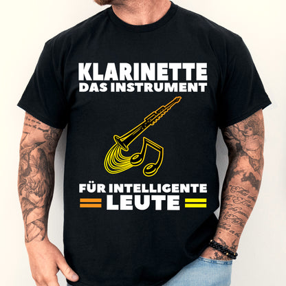 Mann trägt ein T-Shirt mit der Aufschrift "Klarinette Shirt | das Instrument für intelligente Leute Spieler Geschenk Musik".