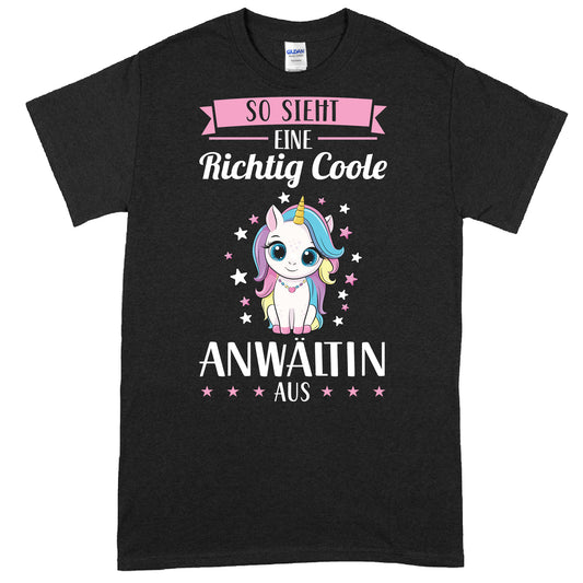Design eines T-Shirts mit dem Aufdruck "Anwältin Shirt | richtige coole Juristin Geschenk Jurist" in stilvoller Schrift.