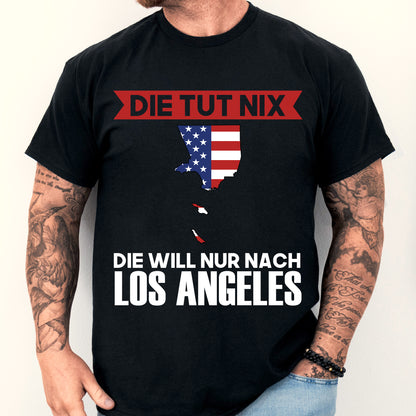 Mann trägt ein T-Shirt mit der Aufschrift 'Los Angeles Shirt | Die tut nix Geschenk American State'.