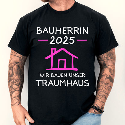 Bauherrin Shirt mit der Aufschrift "2025 wir bauen unser Traumhaus" in modernem Design.