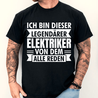 Mann trägt ein schwarzes T-Shirt mit dem Aufdruck "Elektriker Shirt | legendärer Geschenk Elektromeister Elektrik".