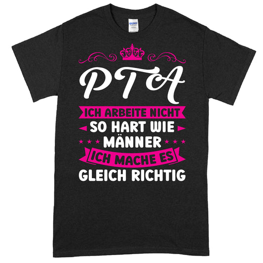 Design eines T-Shirts mit dem Aufdruck "PTA Shirt | ich arbeite nicht so hart wie Männer Geschenk Pharmazist" in stilisierter Schrift.