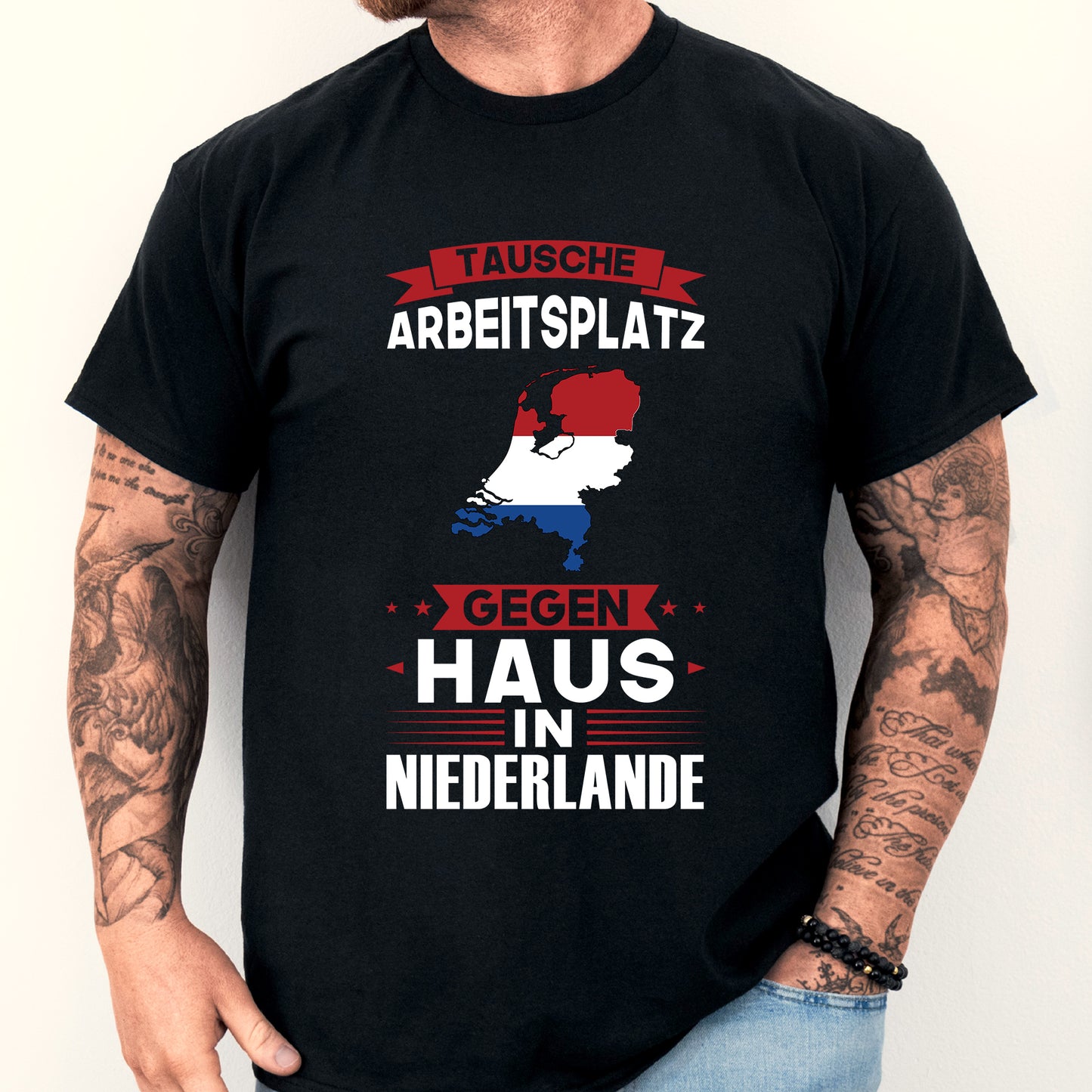 Mann trägt ein T-Shirt mit der Aufschrift "Niederlände Shirt | tausche Arbeitsplatz Geschenk Niederländische".