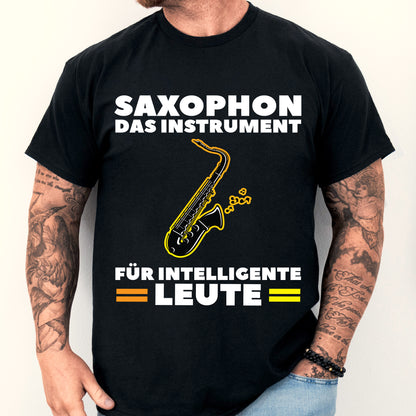 Mann trägt ein T-Shirt mit Saxophon-Design und dem Text "das Instrument für intelligente Leute Spieler Geschenk Musik".
