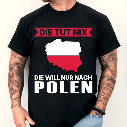 Mann trägt ein T-Shirt mit polnischer Flagge und dem Text "Die tut nix Geschenk".