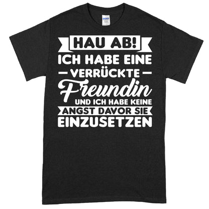 Design eines T-Shirts mit dem Text "Ich habe eine verrückte Freundin" als Geschenk für Freunde und zur Feier der Freundschaft.