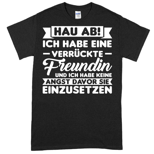 Design eines T-Shirts mit dem Text "Ich habe eine verrückte Freundin" als Geschenk für Freunde und zur Feier der Freundschaft.