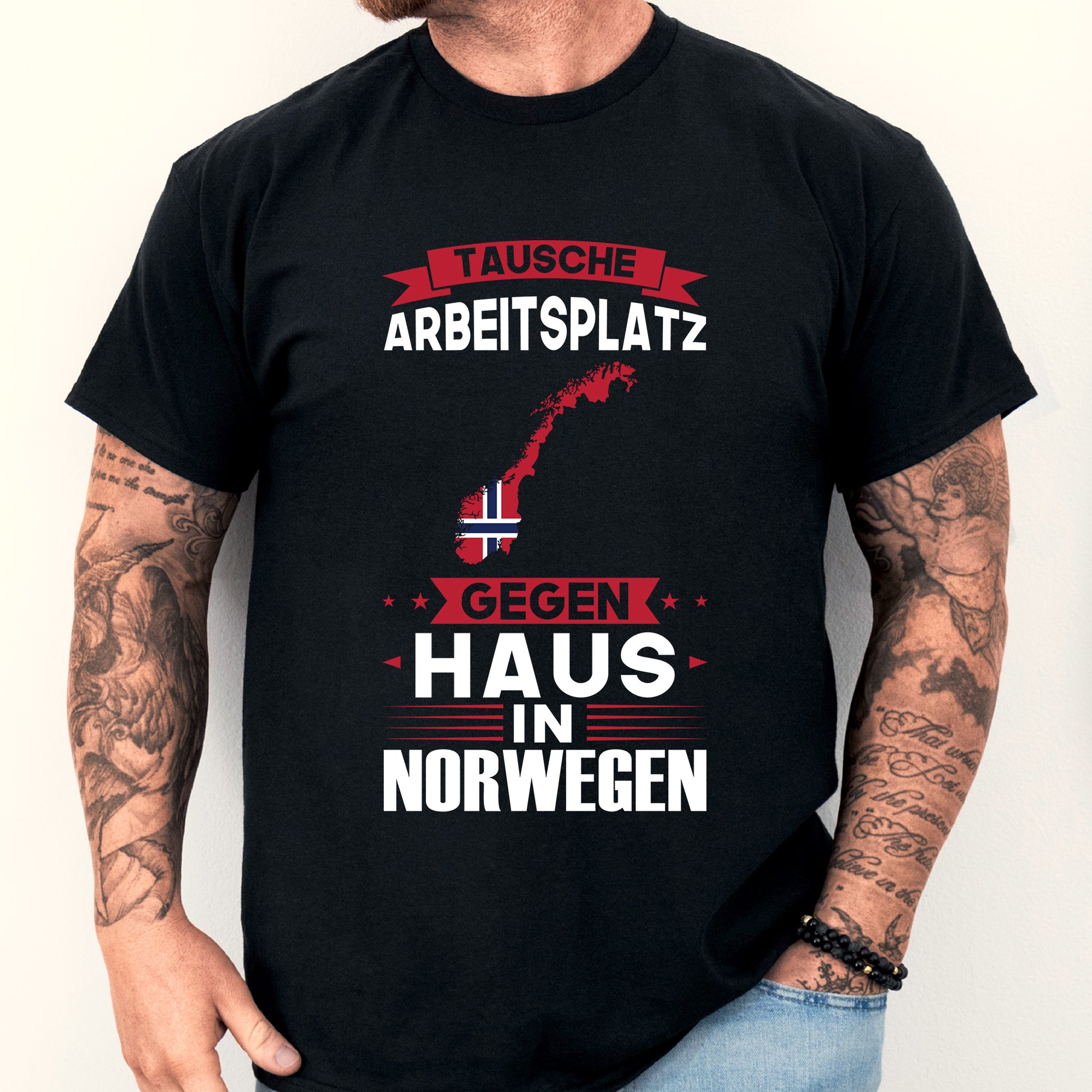 Mann trägt ein Norwegen-Shirt mit der Aufschrift "tausche Arbeitsplatz Geschenk Norwegisch".
