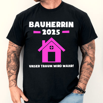 Bauherrin Shirt mit Aufschrift "2025 unser Traum wird Wahr!" und Bauherr Bauen Haus Motiv.