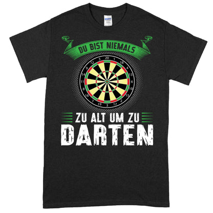 Design eines T-Shirts mit der Aufschrift "Du bist niemals zu alt, um Darten" als Geschenkidee für Rentner und Dartliebhaber im Ruhestand.