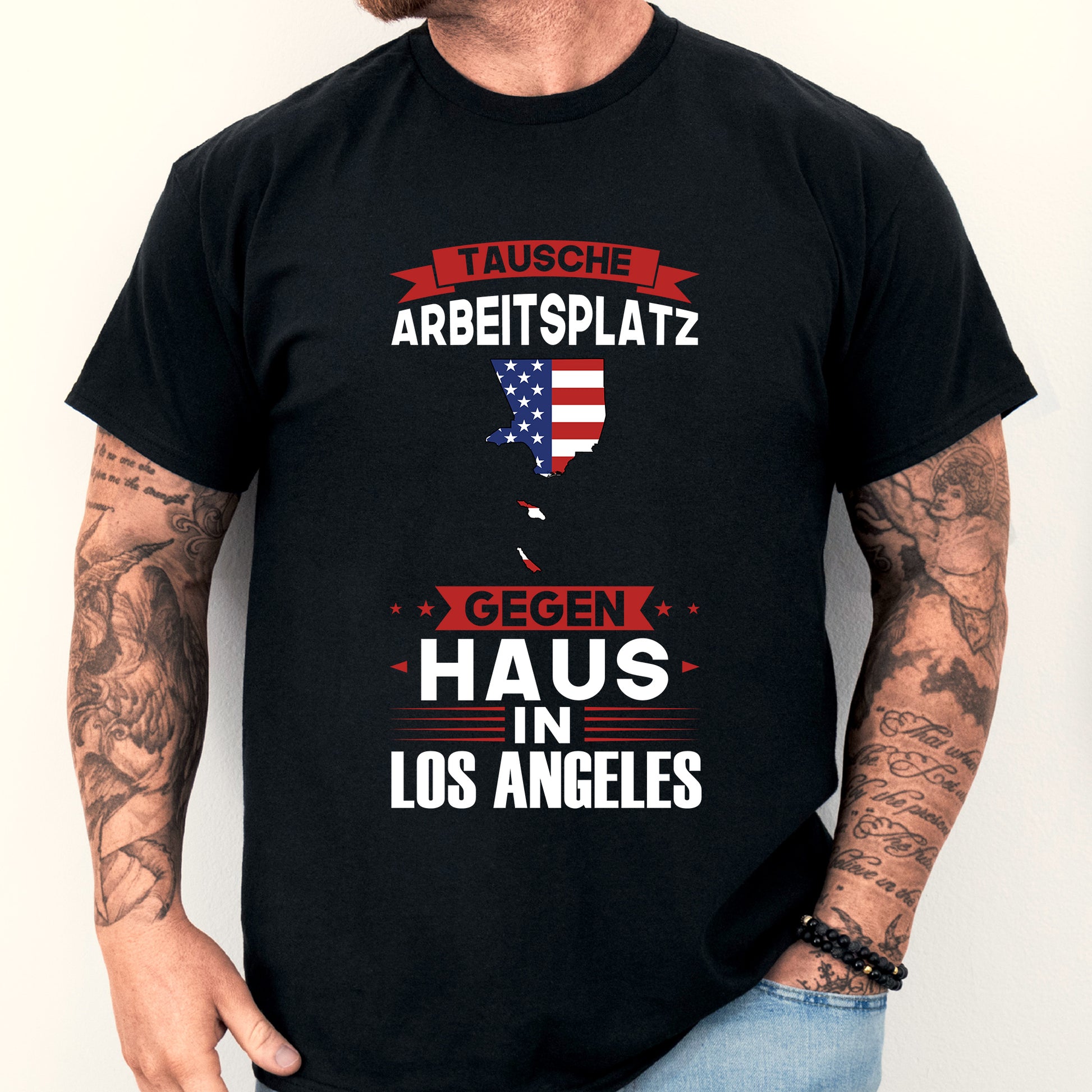 Mann trägt ein Los Angeles Shirt mit der Aufschrift "tausche Arbeitsplatz Geschenk American State".