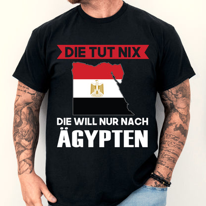 Mann trägt ein T-Shirt mit ägyptischem Design und dem Text "Die tut nix Ägyptisch Geschenk".