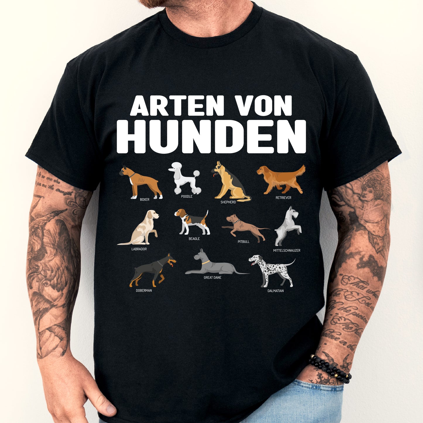 Mann trägt ein T-Shirt mit Hundemotiv und der Aufschrift "Arten von Geschenk Pets Hund Hundezüchter Merch".
