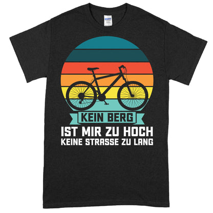 Design eines T-Shirts mit dem Slogan "kein Berg ist mir zu hoch, keine Straße zu lang" und einem Fahrradmotiv.
