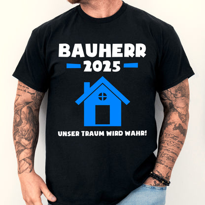 Bauherr T-Shirt mit Aufschrift "2025 unser Traum wird Wahr!" für Bauherren und Bauherrinnen.