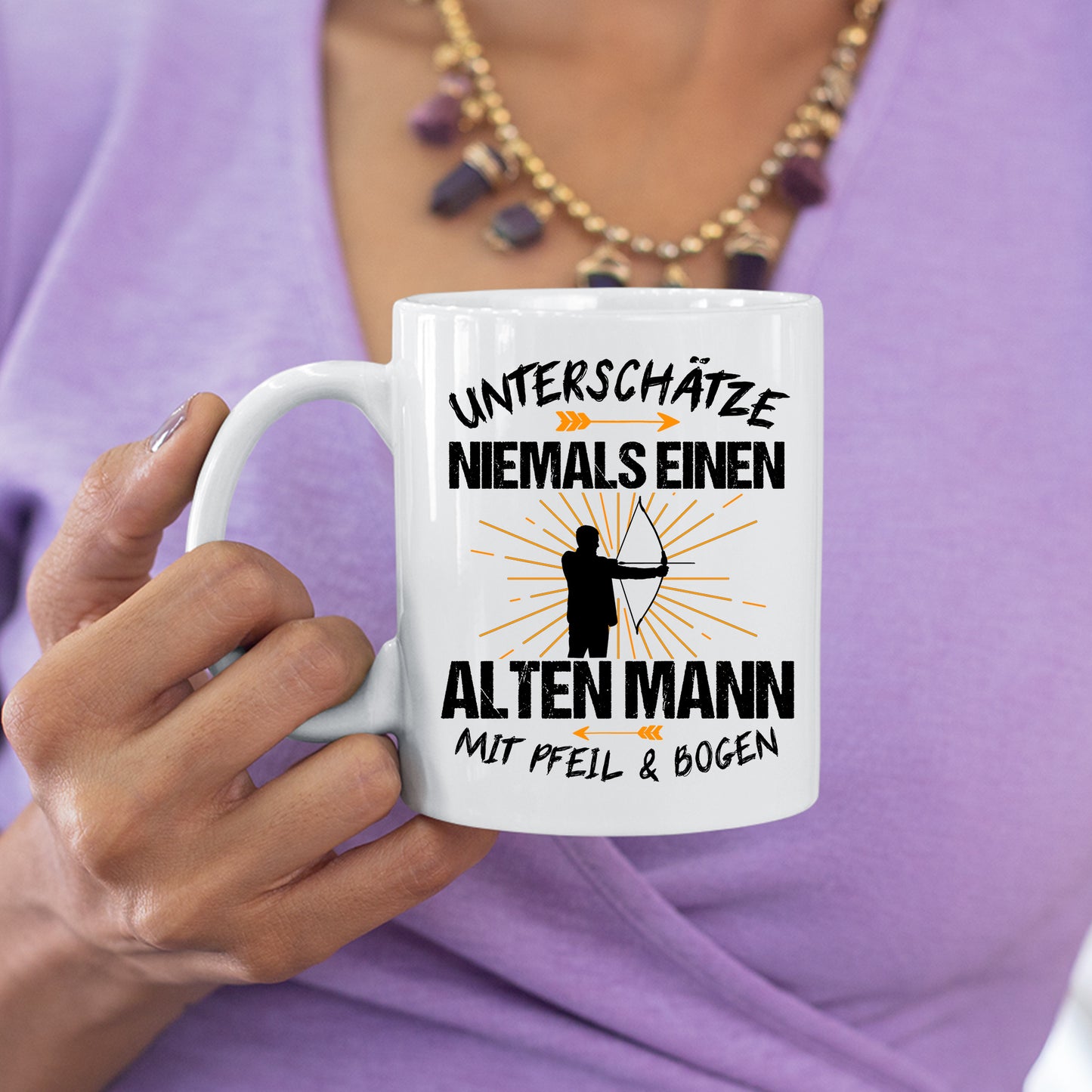 Bogenschießen Tasse | unterschätze niemals einen alten Mann mit Pfeil & Bogen |