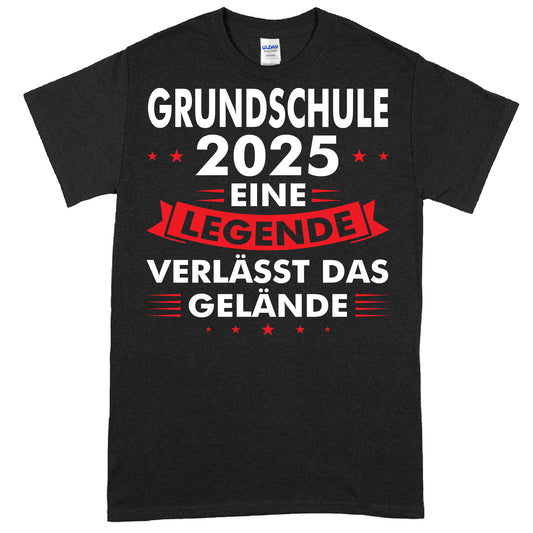 Design eines T-Shirts mit dem Text "Studium Shirt | Grundschule 2025 eine Legende verlässt das Gelände Geschenk beendet" in stilvoller Schrift.