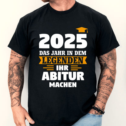 Abitur T-Shirt 2025 mit dem Slogan "Das Jahr, in dem Legenden ihr machen Shirt" in stilvollem Design.