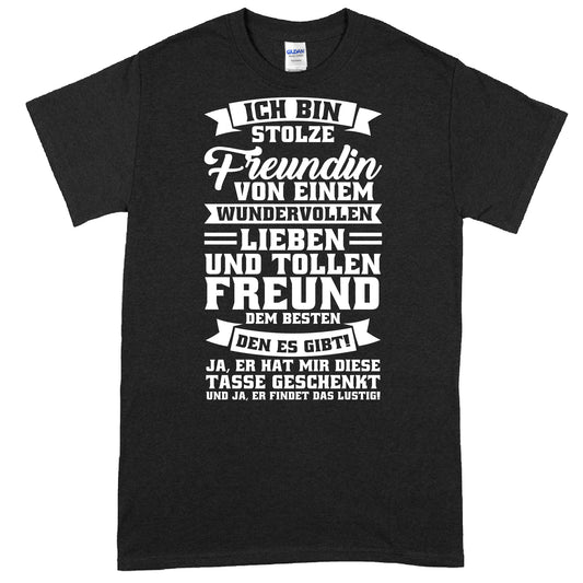 Design eines Shirts mit der Aufschrift 'Ich bin stolze Freundin von tollen Freunden', ideal als Geschenk zur Feier von Freundschaften.