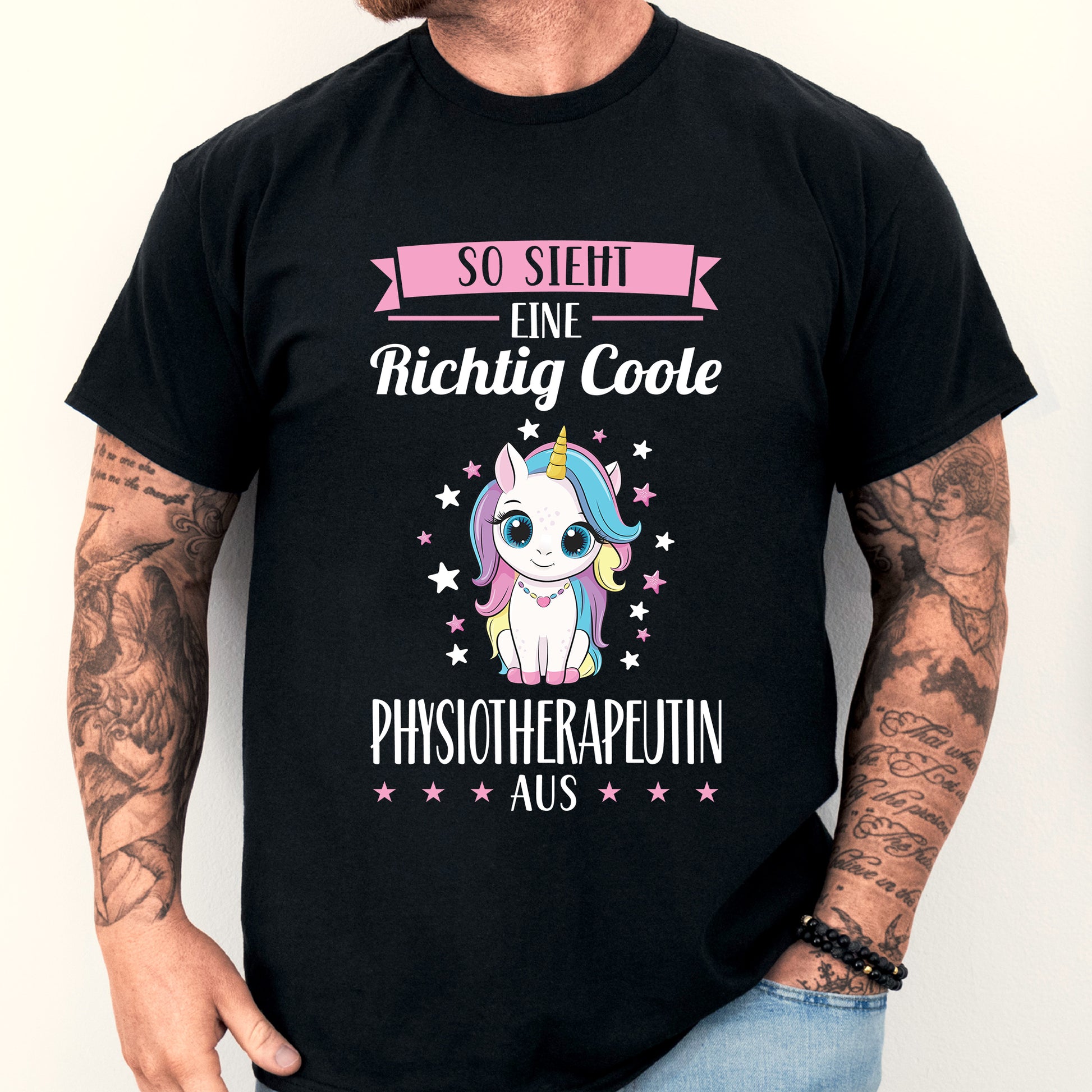 Design eines Shirts mit der Aufschrift 'Physiotherapeutin Shirt | richtige coole Massagist Geschenk Physiotherapeut', abgebildet ist ein Mann.