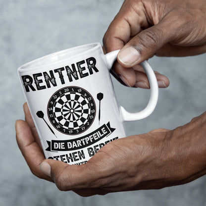 Dart Tasse | Rentner die Dartpfeile stehen bereit  | Dartspieler Ruhestand Rentner