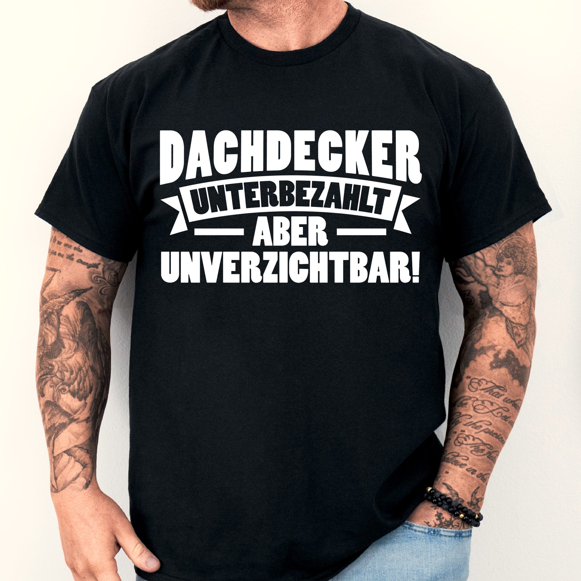 Dachdecker Shirt Design mit einem Mann als Motiv, ideal als Geschenk für Handwerker.