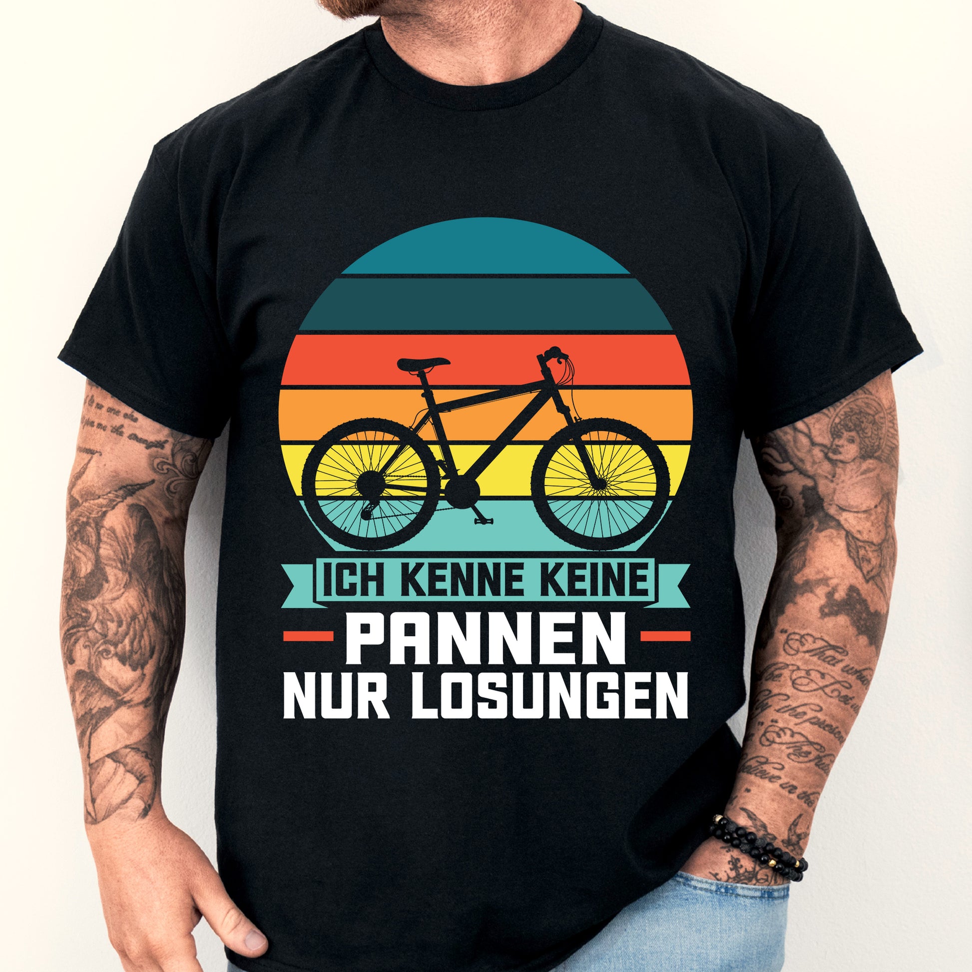 Design eines T-Shirts mit der Aufschrift "Rad Shirt | ich kenne keine Pannen nur Lösungen" und einem stilisierten Fahrradmotiv.