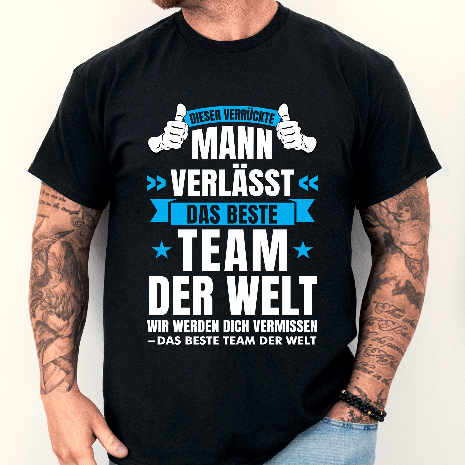 Design eines Shirts mit der Aufschrift "Kollege Shirt | dieser verrückte Mann verlässt das beste Team der Welt" und einer Abbildung eines Mannes.