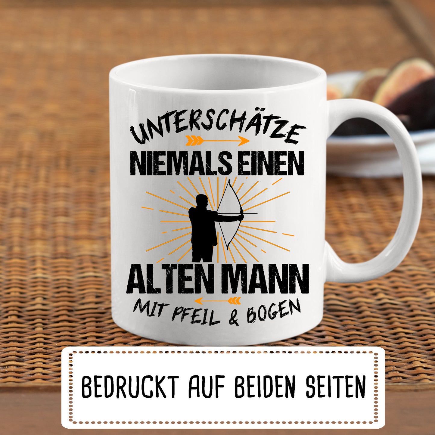 Bogenschießen Tasse | unterschätze niemals einen alten Mann mit Pfeil & Bogen |