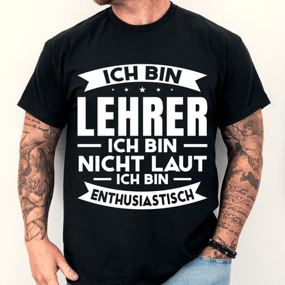 Mann trägt ein T-Shirt mit dem Aufdruck "Lehrer Shirt | ich bin nicht laut Schulenlehrer Geschenk Schule Lernen Lehrerin".