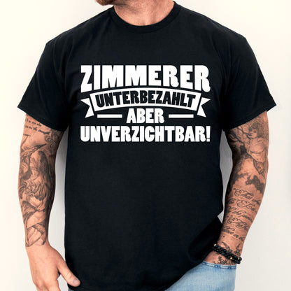Mann trägt ein Zimmerer-Shirt mit der Aufschrift "aber unverzichtbar Geschenk Schreiner".