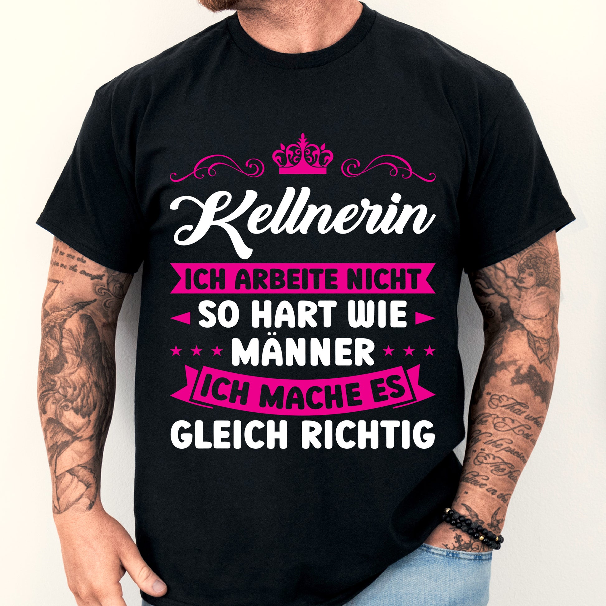 Kellnerin Shirt mit humorvollem Spruch und Abbildung eines Mannes.
