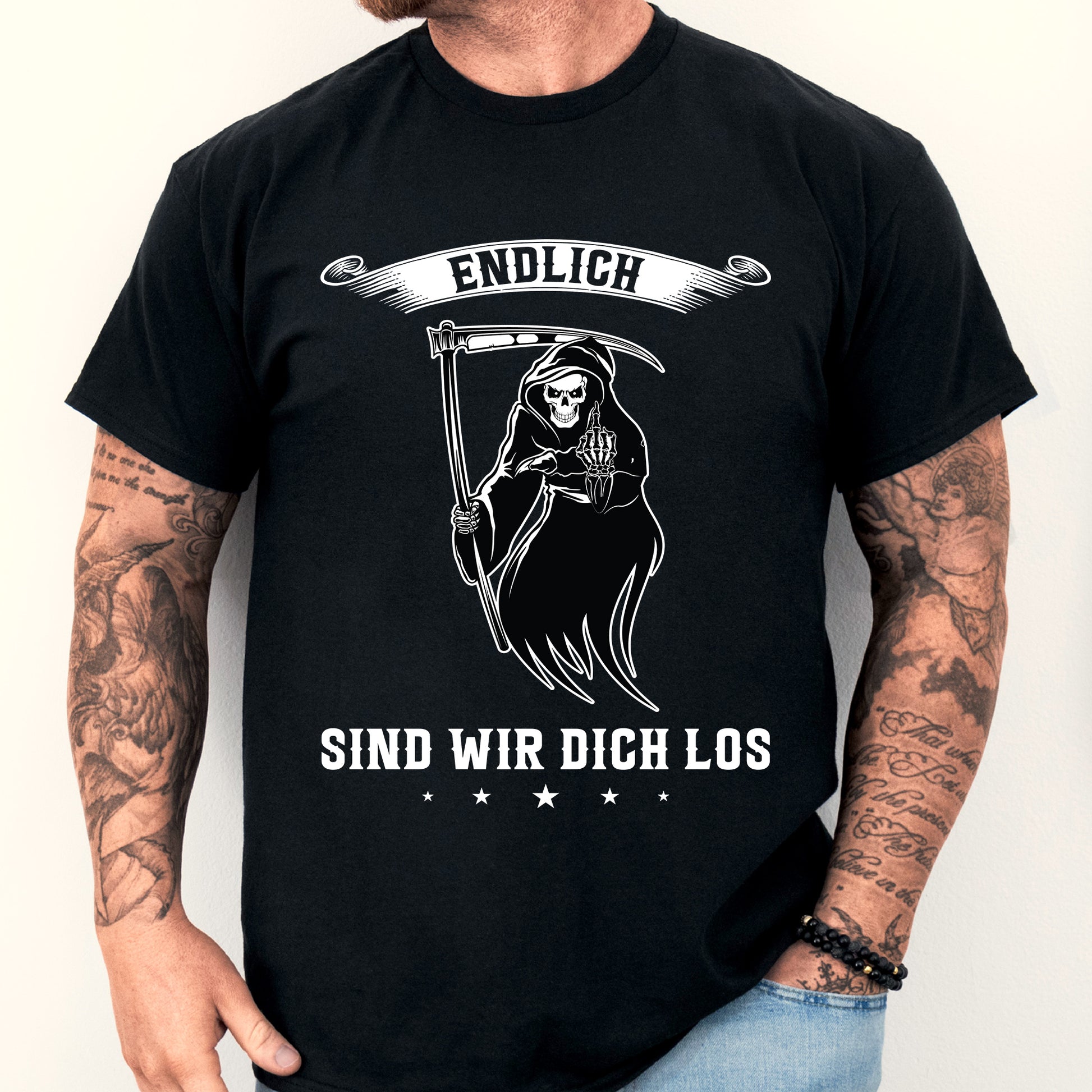 Mann trägt ein humorvolles Abschiedsshirt mit der Aufschrift "Kollege Shirt | endlich sind wir dich los Kollegen Geschenk Arbeitwechseln".