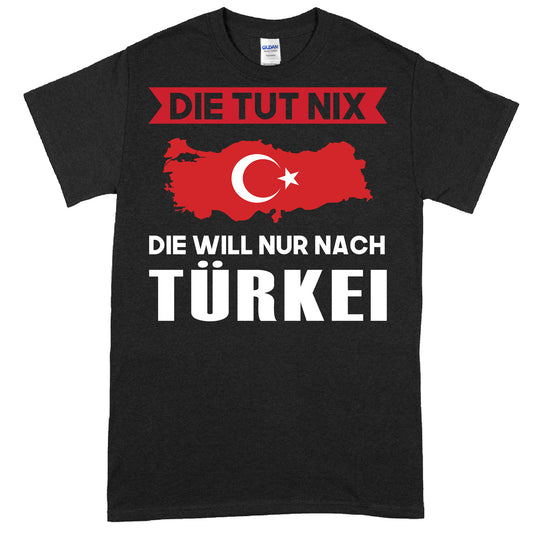 Design eines T-Shirts mit der Aufschrift 'Türkei Shirt | Die tut nix Türkisch Geschenk' in lebhaften Farben.