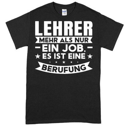 Design eines Lehrer-Shirts mit dem Text "Lehrer Shirt | mehr als nur ein Job, es ist eine Berufung" als Geschenk für Lehrer und Lehrerinnen.
