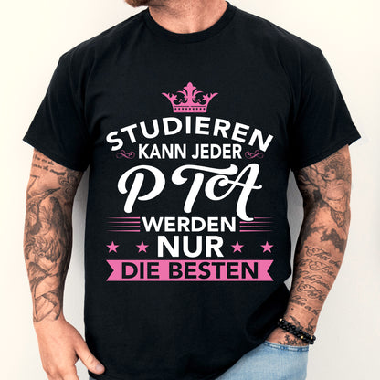 Mann trägt ein T-Shirt mit der Aufschrift "PTA Shirt | Geschenk Pharmazist".